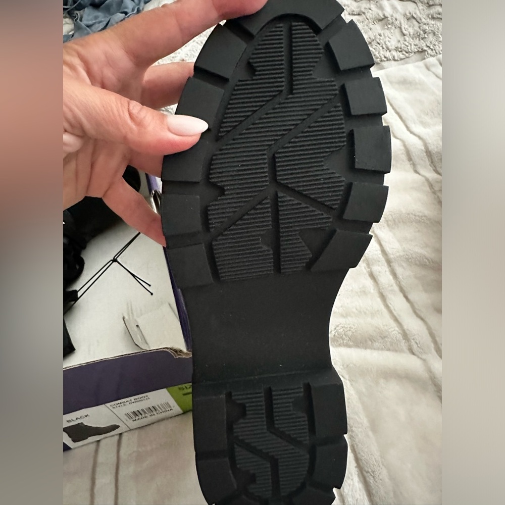 NWB MADDEN GIRL Combat Booties - Picture 2 of 5